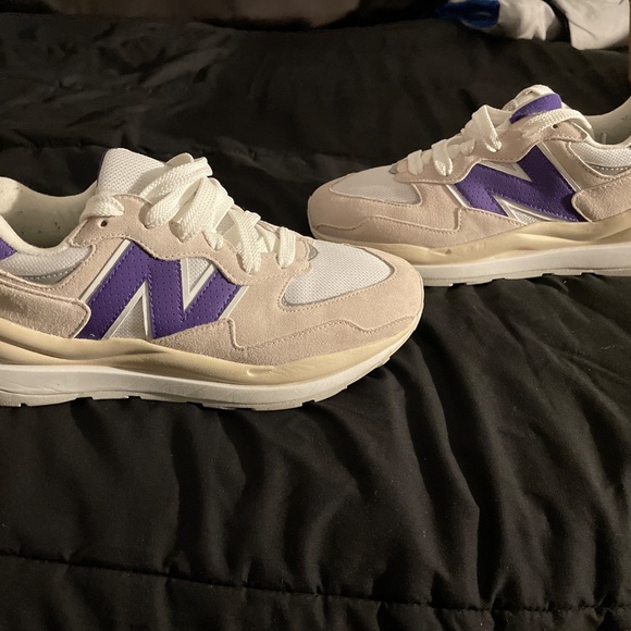 New Balance - Picture 2 of 3